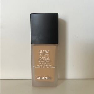 CHANEL Ultra Le Teint Foundation BD31 - Medium shade, golden undertone